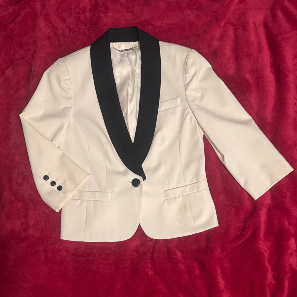 Trina Turk ivory tuxedo blazer with bracelet sleeves